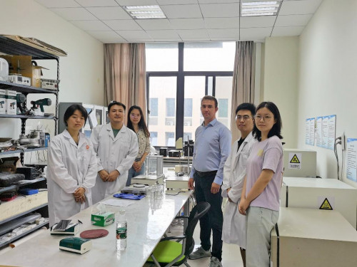 Профессор Виталий Нещименко посетил лабораторию космических материалов в китайском Нанкине