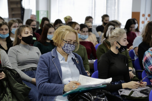 Проблемы семьи и детства обсудили в АмГУ