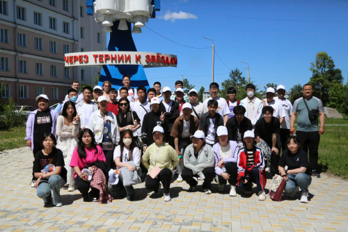 Школьники из Хэйхэ собирали в АмГУ ракеты и пробовали русскую кухню